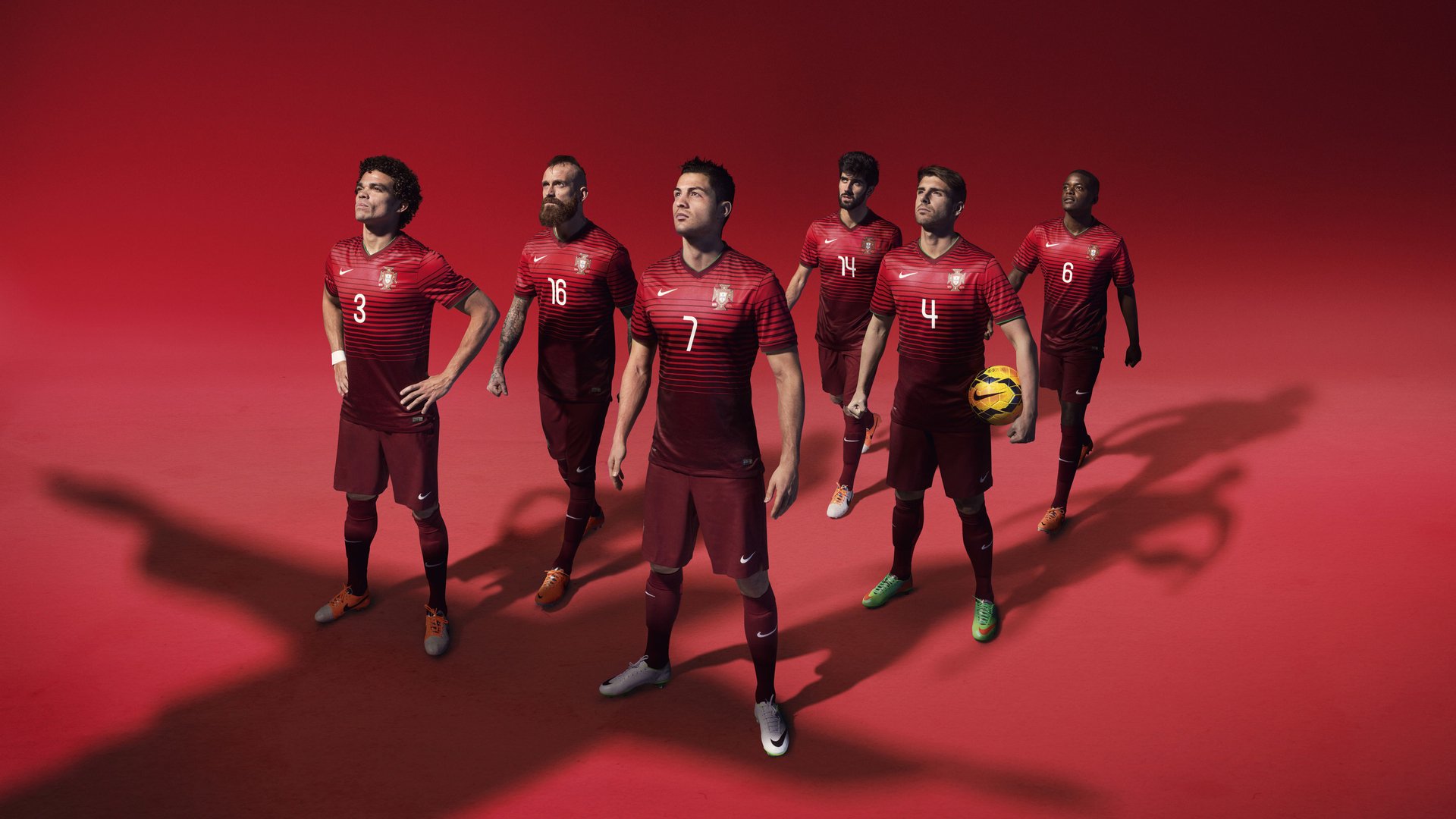 足球加速产业融合，启迪多元发展新路径，促进足球发展